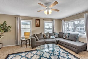 House, 3 Bedrooms | Living area