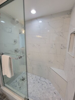 Condo, 2 quartos | Banheiro | Toalhas de banho 