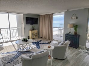 Condo, 2 Bedrooms | Living area