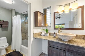 Appart'hôtel, 2 chambres | Salle de bain | Serviettes fournies