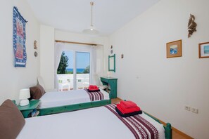 2 makuuhuonetta, työpöytä, silitysrauta/-lauta, ilmainen Wi-Fi