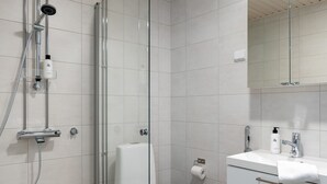 Comfort Studio | Bathroom - New studio with views from 13th floor (Tampere)