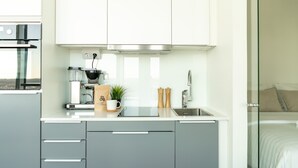 Comfort Studio | Private kitchen | Fridge, oven, stovetop, dishwasher - New studio with views from 13th floor (Tampere)