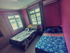 4 bedrooms, bed sheets