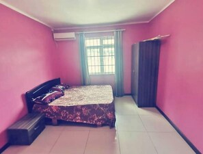 4 bedrooms, bed sheets