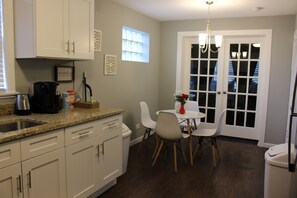 Dining - Spacious 3BR Home w Parking. Perfect for Families & Longer Stays (Chicago)