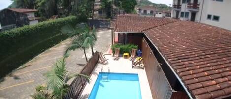 حمّام سباحة خارجي