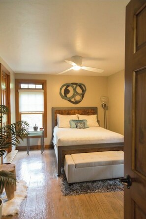 3 bedrooms, desk, iron/ironing board, free WiFi