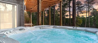 Glen Hollow Lodge- 4 miles Deadwood, Hot Tub , Paved Roads