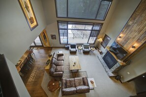 Televisión y chimenea 