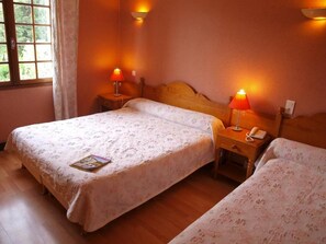 Cofres nos quartos, berço de viagem, Wi-Fi de cortesia