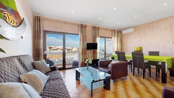 Televisión, chimenea