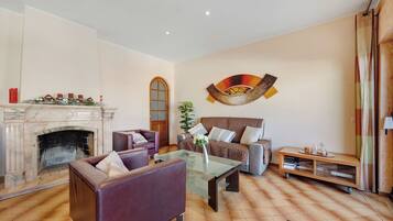 Televisión, chimenea