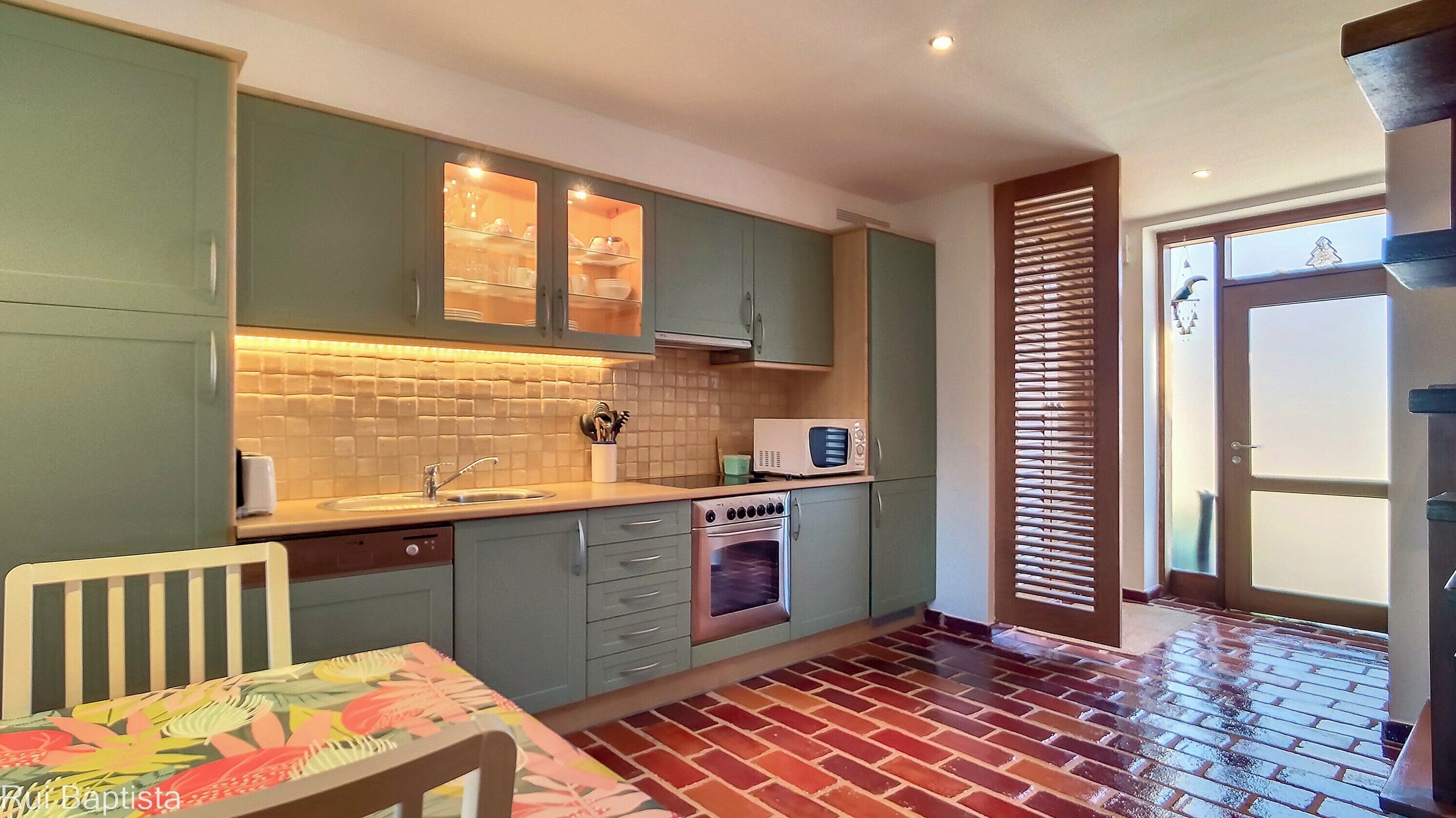 冰箱、微波炉、烤箱、炉灶