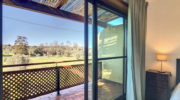 2 bedrooms, iron/ironing board, free WiFi, bed sheets - Apartment 'Arrancada 14' with Mountain View, Wi-Fi and Air Conditioning (Pera)