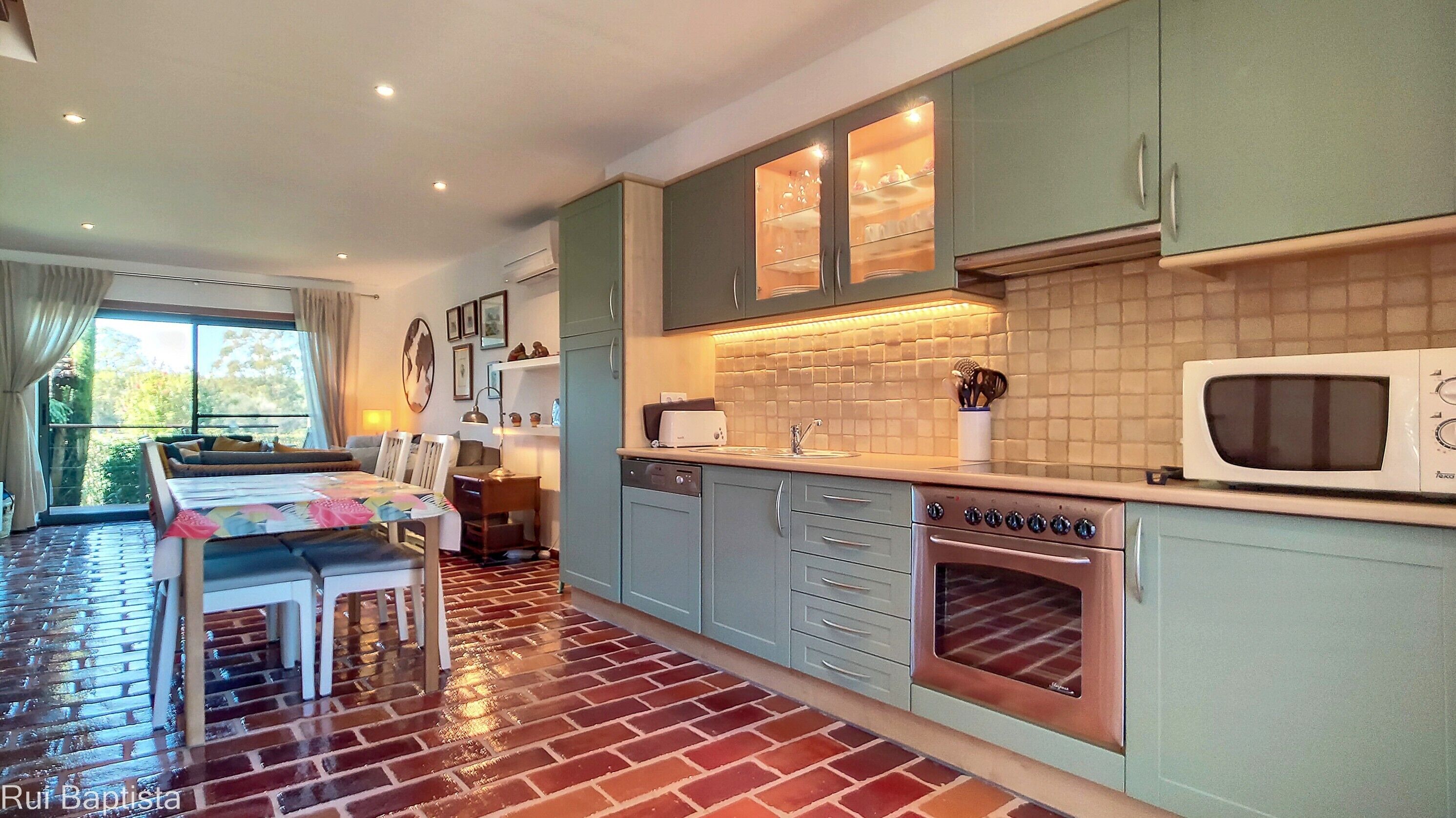 冰箱、微波炉、烤箱、炉灶