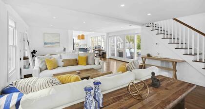 SH Village Luxury with Pool House Spa - Guest Cottage. Walk to Town!