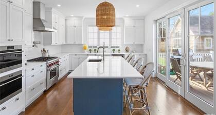 Southampton Village Luxury with Pool House Spa - Guest Cottage. Walk to Town!