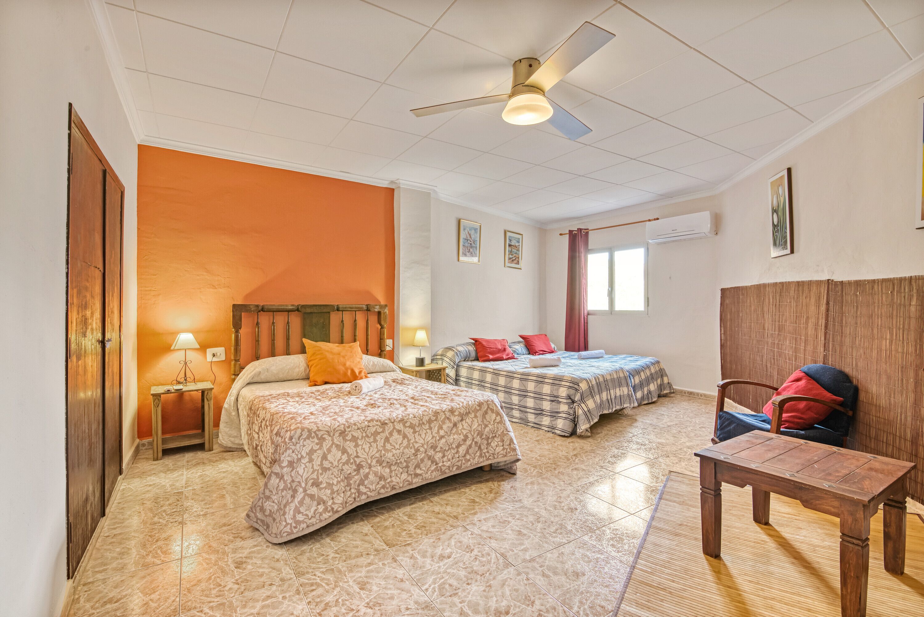 3 bedrooms, iron/ironing board, free WiFi, bed sheets