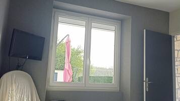 1 bedroom, free WiFi, bed sheets