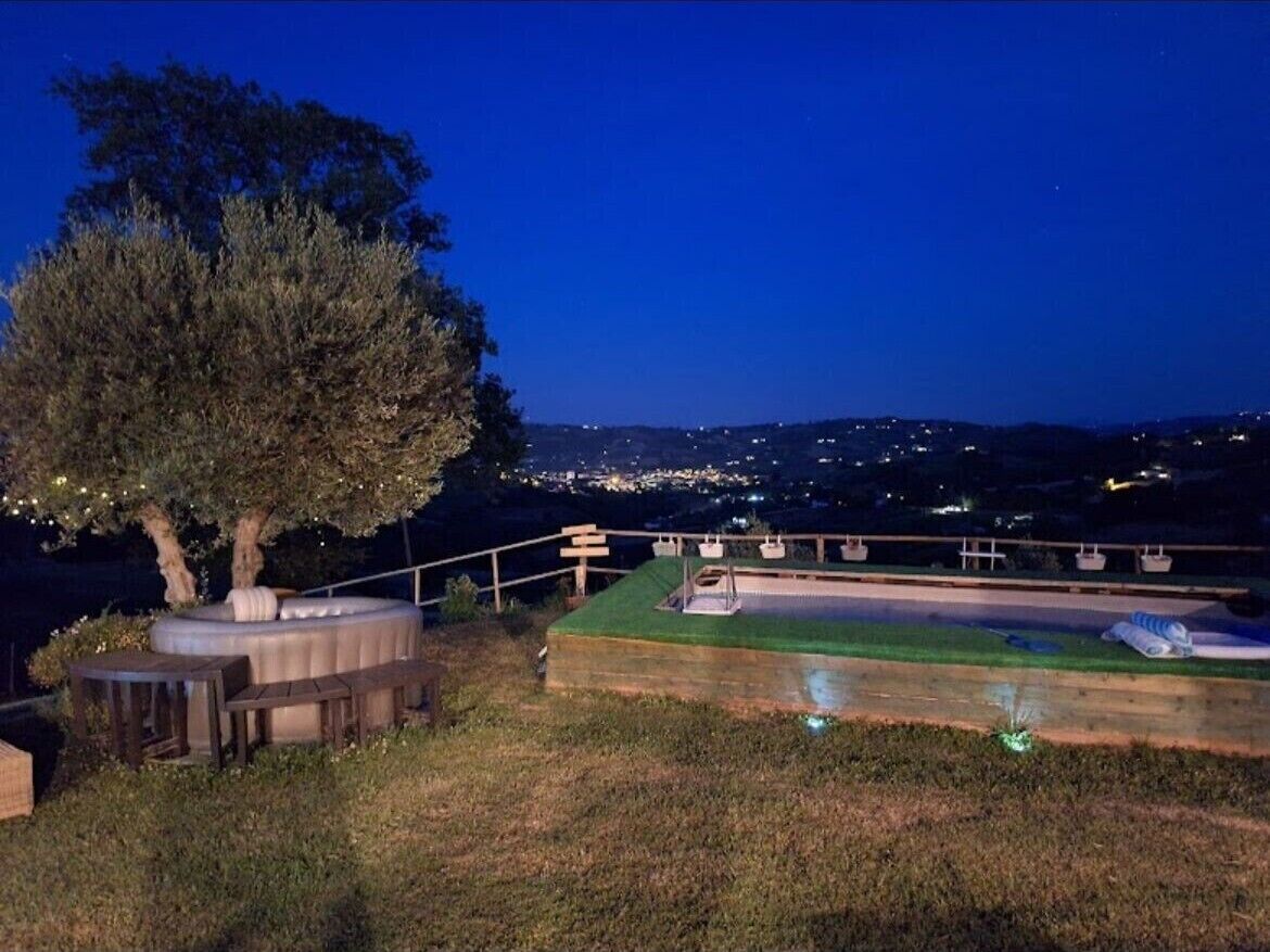 Banyera d'hidromassatge a l'aire lliure