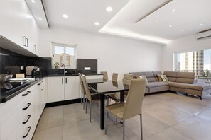 Interior - Holiday Apartment 'Mar E Sol' with Balcony & Wi-Fi (Portimão)