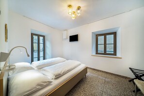 2 bedrooms, free WiFi, bed sheets, wheelchair access