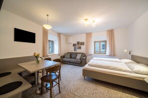 2 bedrooms, free WiFi, bed sheets - Holiday Apartment "Domus Faber 4" with Mountain View, Shared Terrace & Wi-Fi (Merano)