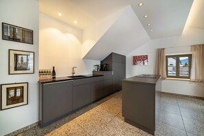 Kühlschrank, Herdplatte, Geschirrspüler