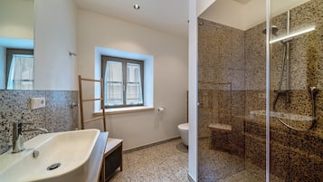 Doccia, asciugacapelli, asciugamani