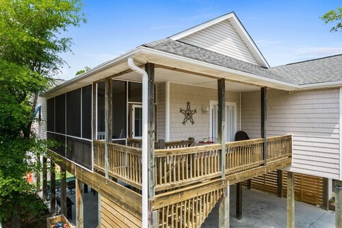 Sunny Daze / 325 NE 47th Street - Coastal Vacation Resorts