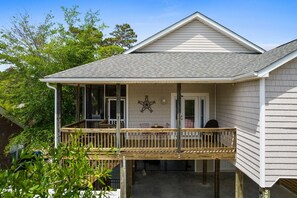 Exterior - Sunny Daze / 325 NE 47th Street - Coastal Vacation Resorts (Oak Island)