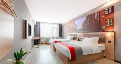 Junyi Hotel (Huaibin Mobile Building Store)