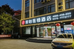 Exterior - Junyi Hotel (Huaibin Mobile Building Store) (Huaibin)