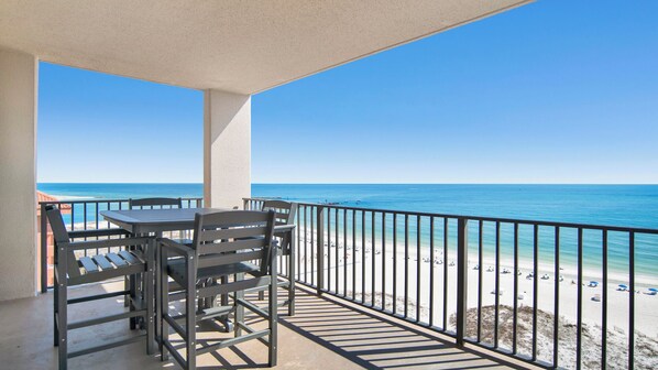 Outdoor dining - Beachfront!! Unmatched views! New Rental!! (Orange Beach)