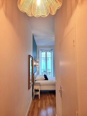 1 habitación, tabla de planchar con plancha, wifi y ropa de cama 
