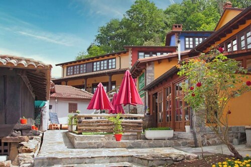 RURAL HOUSE WITH VIEWS OF THE GREEN ASTURIAN MOUNTAINS