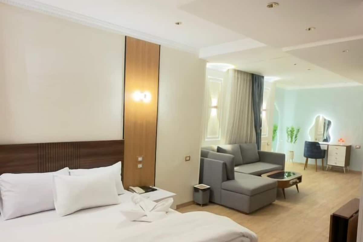 Ropa de cama de alta calidad, cortinas blackout y wifi gratis