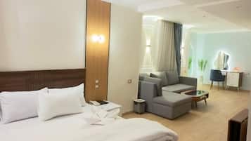 Deluxe Studio Suite | Premium bedding, blackout curtains, free WiFi, bed sheets