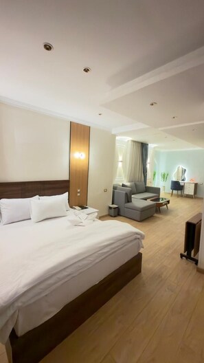 Deluxe Studio Suite | Premium bedding, blackout curtains, free WiFi, bed sheets - Royal hotel tanta (Tanta)