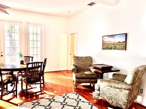 Dining - Sunshine Stables- a tropical Florida retreat (Naples)