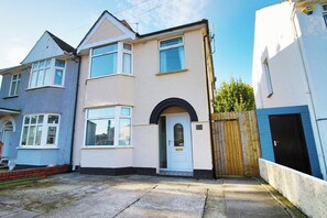 Exterior - Bellevue by Tŷ SA - Modern 3 bed in Newport (Newport)