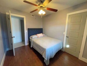 3 bedrooms, desk, iron/ironing board, WiFi