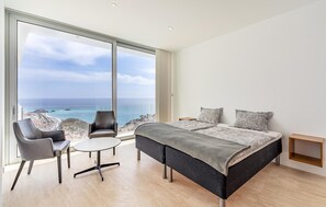 5 bedrooms, free WiFi, bed sheets - Stunning home in Granada (Granada)