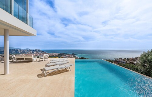 Amazing home in Granada with private swimming pool, can be inside or outside