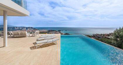 Beach front home in Granada