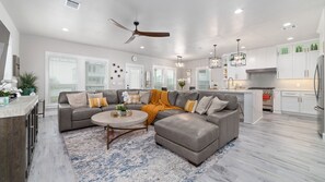 Smart TV - Sunkissed Starfish: heated pool & spa, beach access (Galveston)