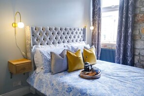3 bedrooms, WiFi, bed sheets - The Anchorage - sea views and beach on doorstep (Amble)