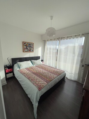 3 Schlafzimmer, Schreibtisch, Bügeleisen/Bügelbrett, kostenloses WLAN