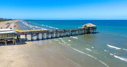 Direct Oceanfront Condo w/ Private Balcony, Heated Pool, and Steps to the Pier! 🌊☀️